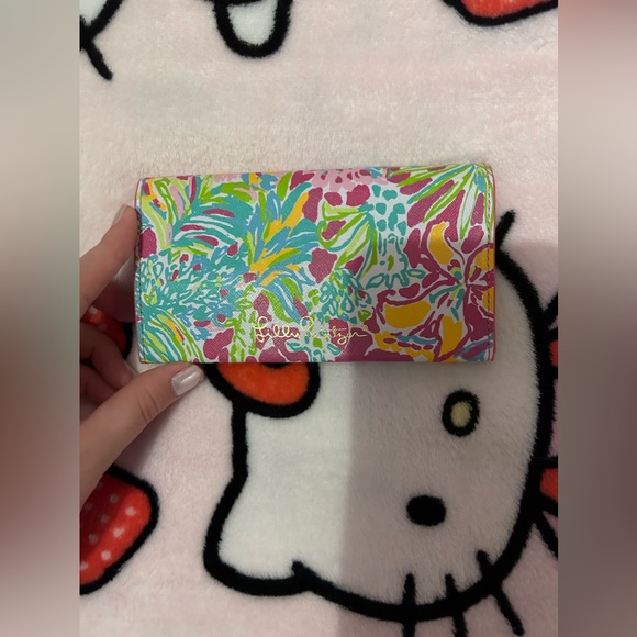 Lilly Pulitzer Wallet - Picture 2 of 5
